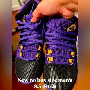 NWOB Nike men’s sneakers in size 8.5